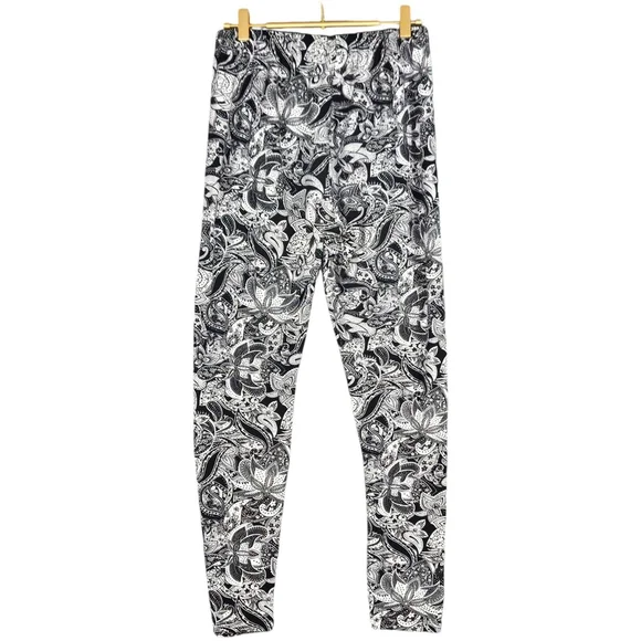 SweetLegs Black and White Paisley Floral Leggings - Plus Size - Picture 2 of 5